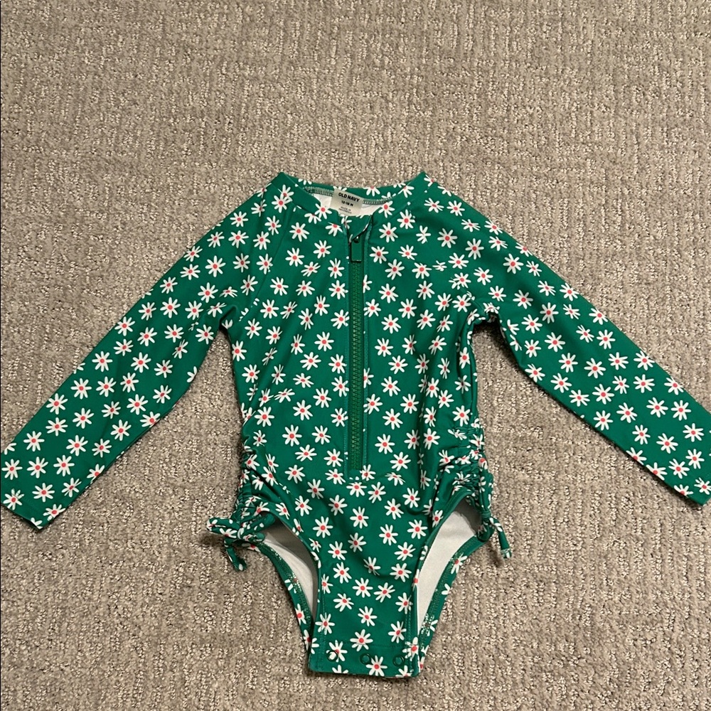 Old Navy Green and White Kids Rashguard
